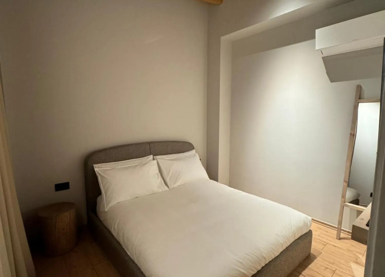 Faces & Places Boutique Hotel Tirana 4*,